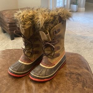 Sorel Boots - Cute, comfortable and warm! Coral and browns snow boots!